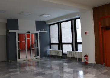 Nové priestory na I. poschodí sú umiestnené hneď pri výťahoch