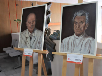 Vystavené sú aj portréty zakladateľov od ich kolegu, reumatológa doc. Žitňana.