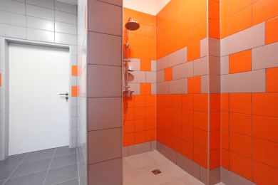 Novovybudované sprchy pre pacientov